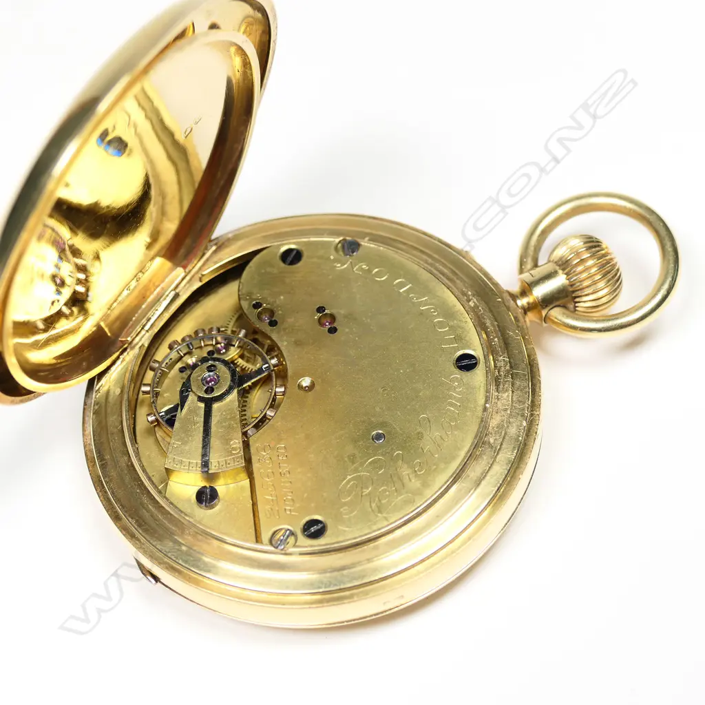 An early 20thC 18ct gold hunter case pocket watch, by Rotherhams, London Image 1++