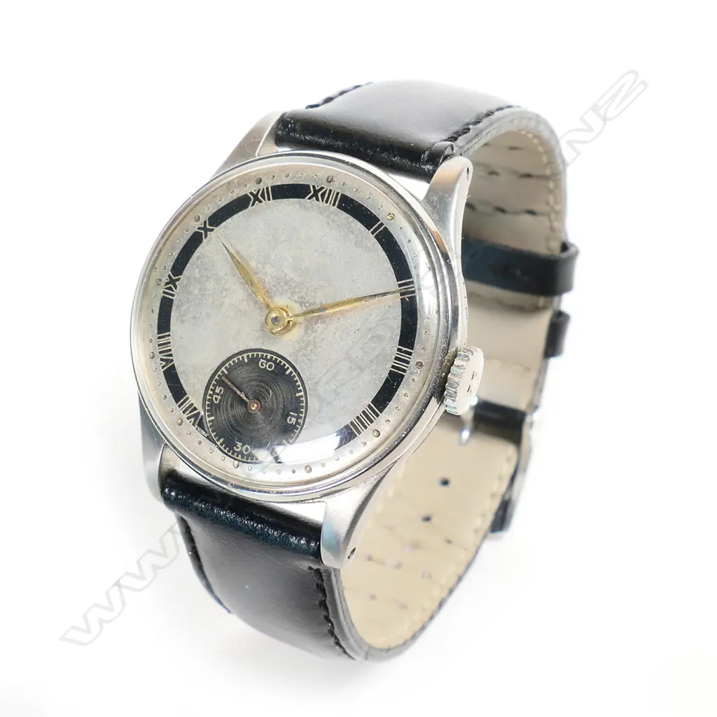 An Omega wristwatch c.1944. Image 1++