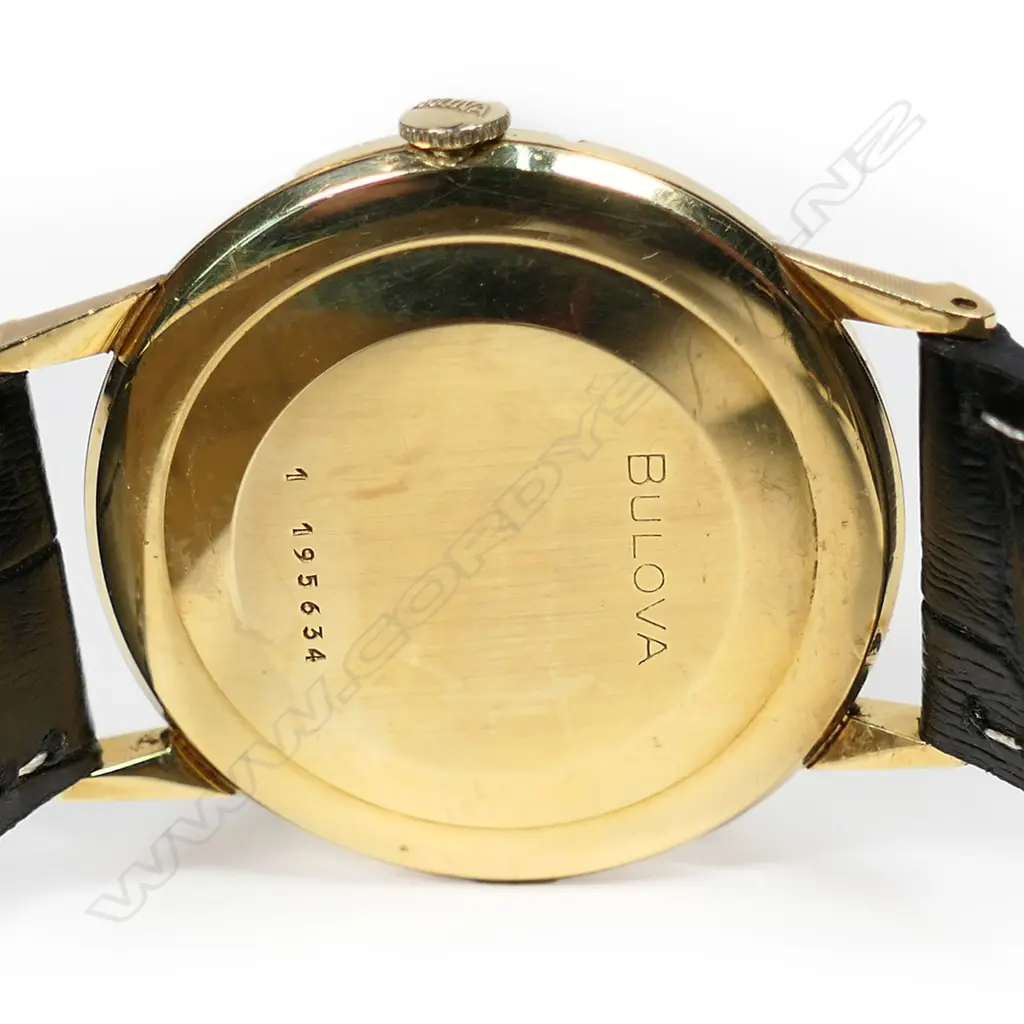 A c.1970 18ct yellow gold Bulova gent's wristwatch, Image 1++