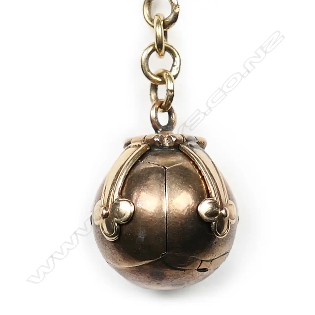 A c.1900 gilt Masonic folding orb / cross fob, Image 1++