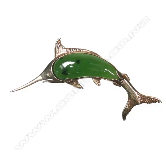 A 9ct gold and pounamu brooch,