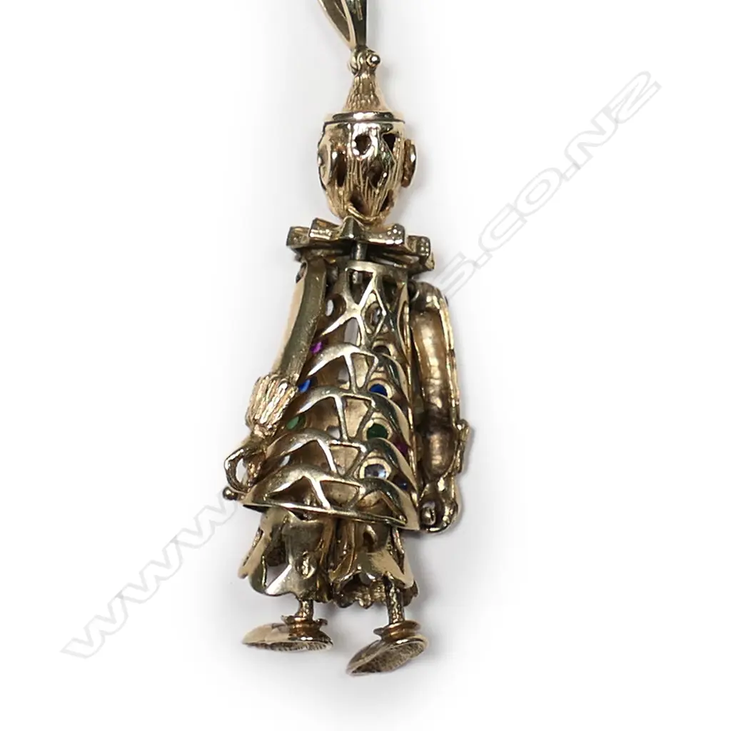 A 9ct yellow gold articulated clown pendant, Image 1++