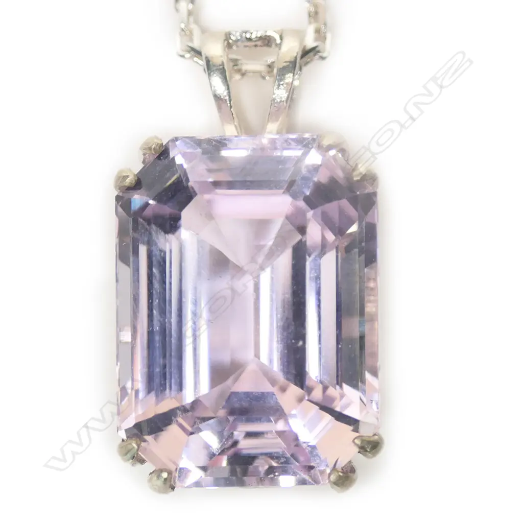 A large kunzite silver mounted pendant on chain, Image 1++