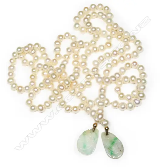 A cultured pearl and jade sautoir,