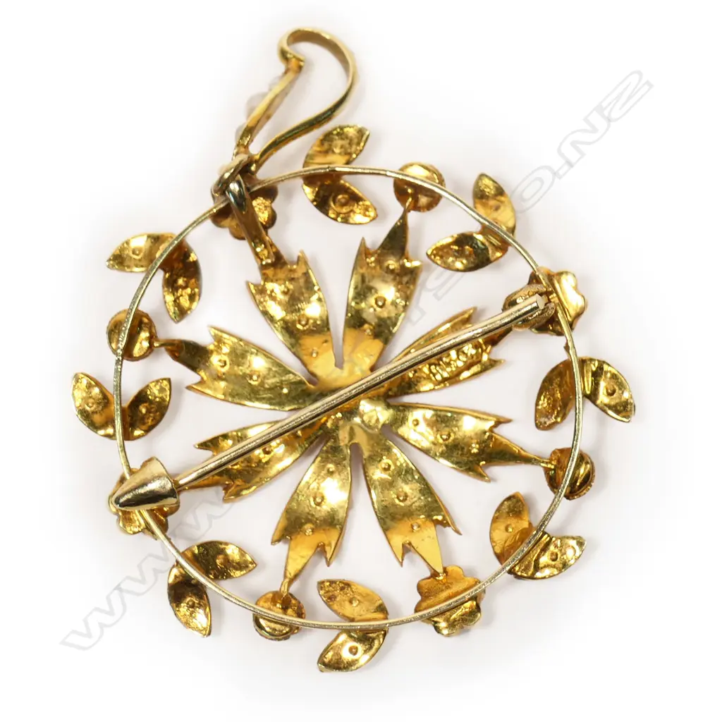 An Edwardian 15ct gold and seed pearl pendant/brooch, Image 1++