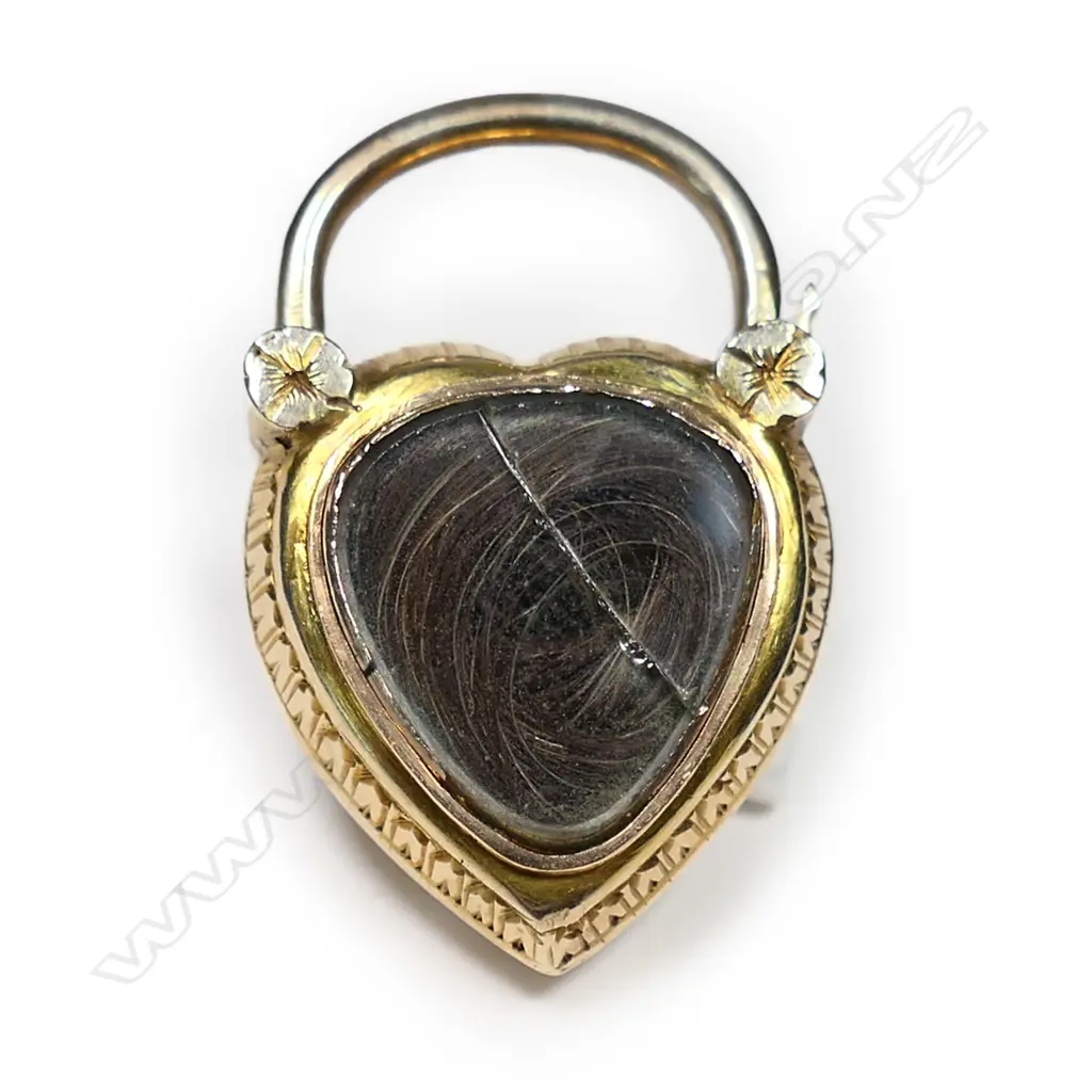 A Victorian 9ct yellow gold fancy heart padlock clasp, Image 1++
