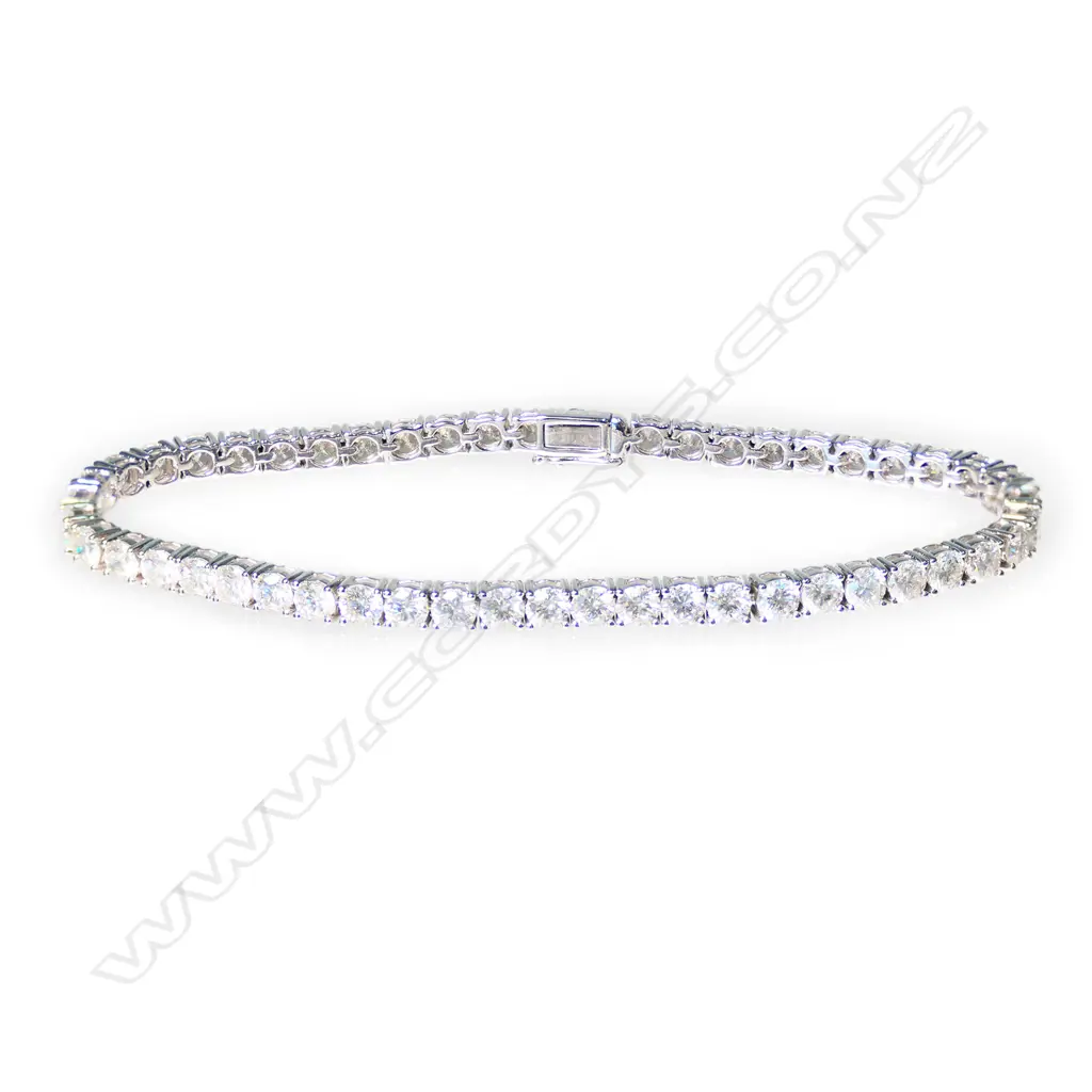 A 14ct white gold and diamond tennis bracelet, Image 1++