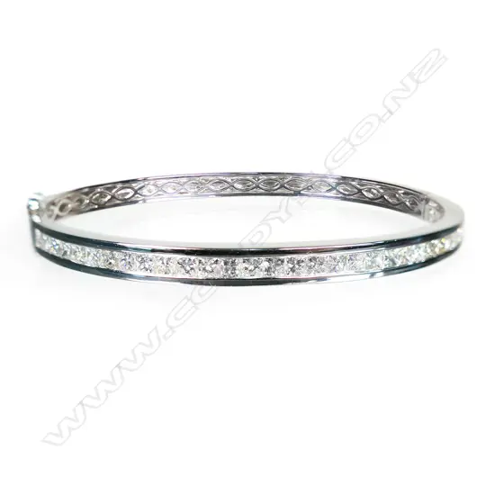 An 18ct white gold and diamond hinged bangle,