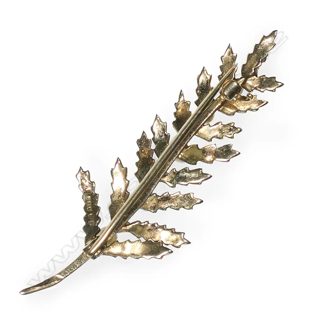 A 9ct yellow gold & seed pearl fern leaf brooch, Image 1++