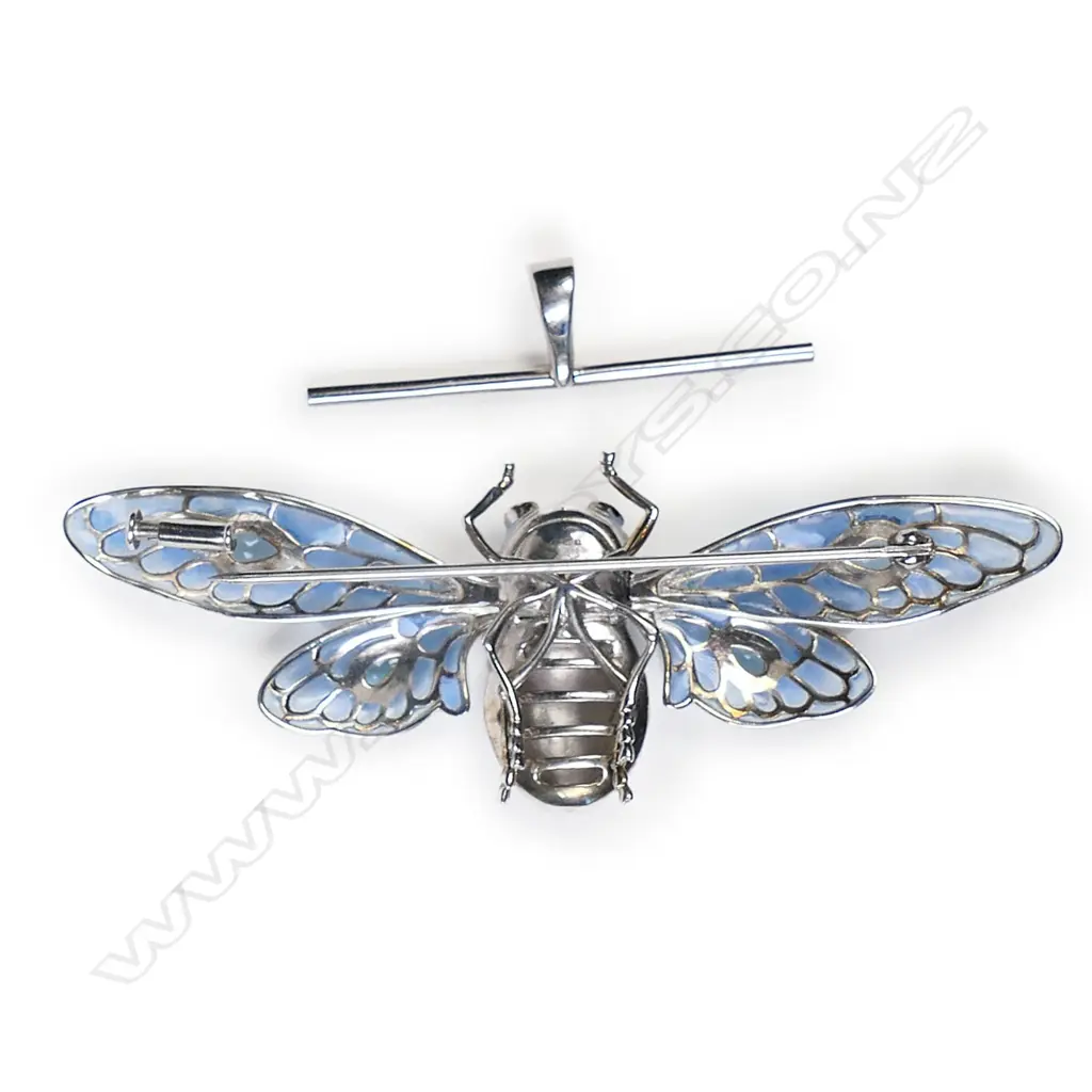 A Scottish silver, enamel, diamond and aquamarine bee pendant/brooch, Image 1++