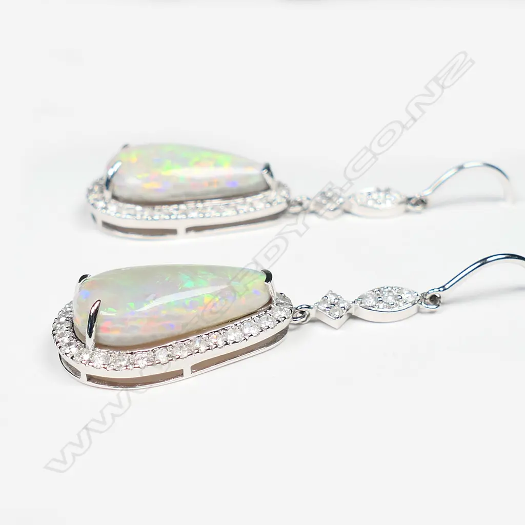 #A pair of 14ct white gold, Image 1++