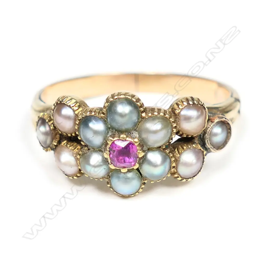 A George III gold pearl and ruby ring, Image 1++