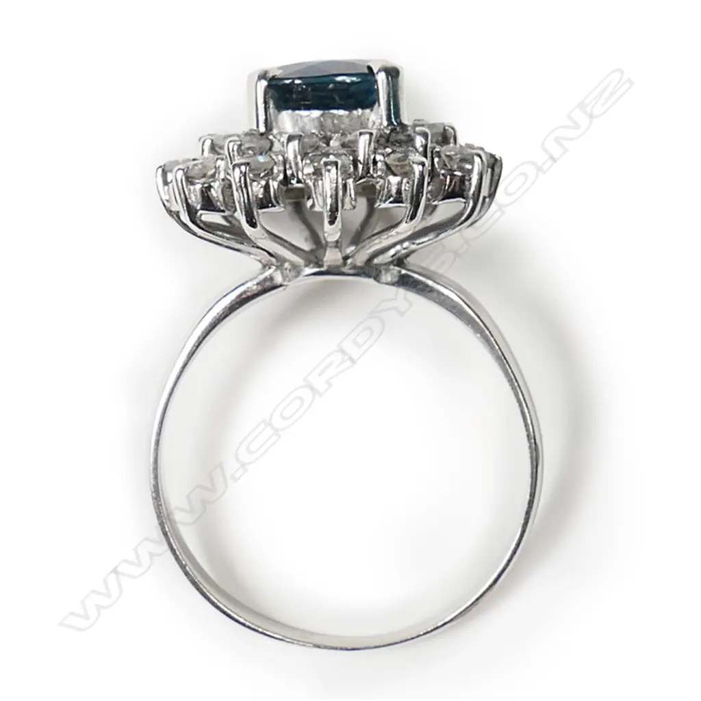 A 9ct white gold sapphire and diamond cluster ring, Image 1++
