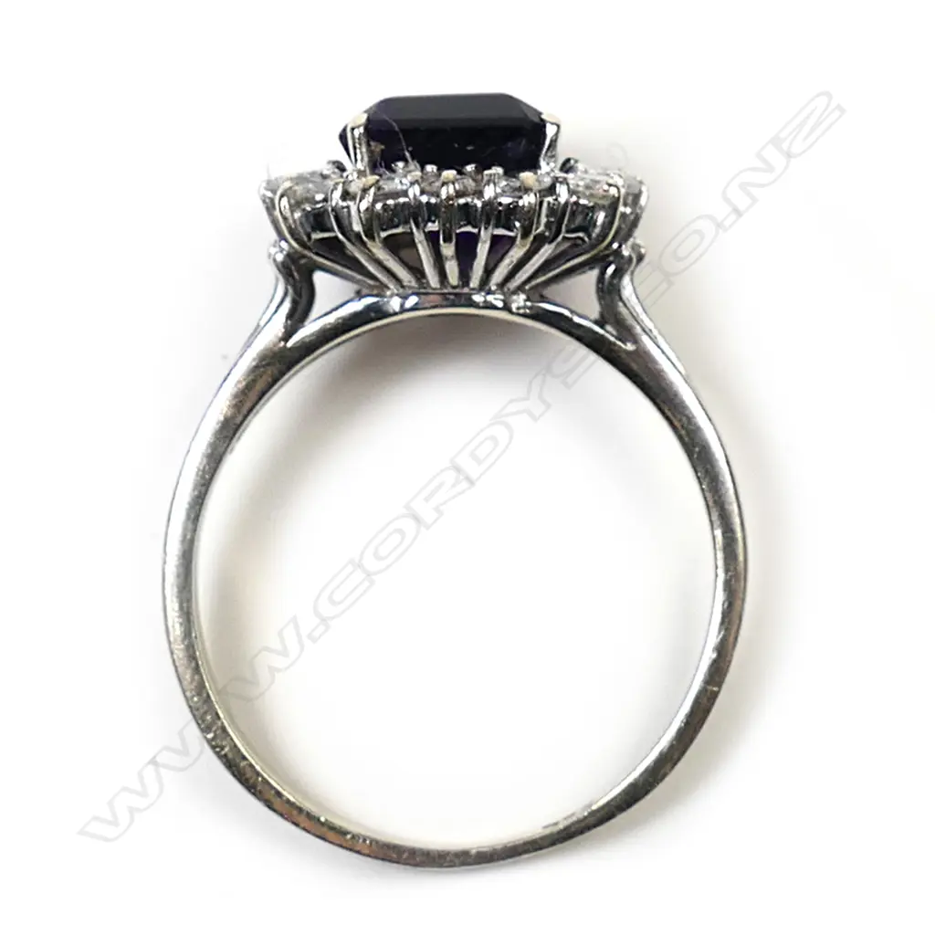 A good traditional amethyst and diamond cluster ring, Image 1++