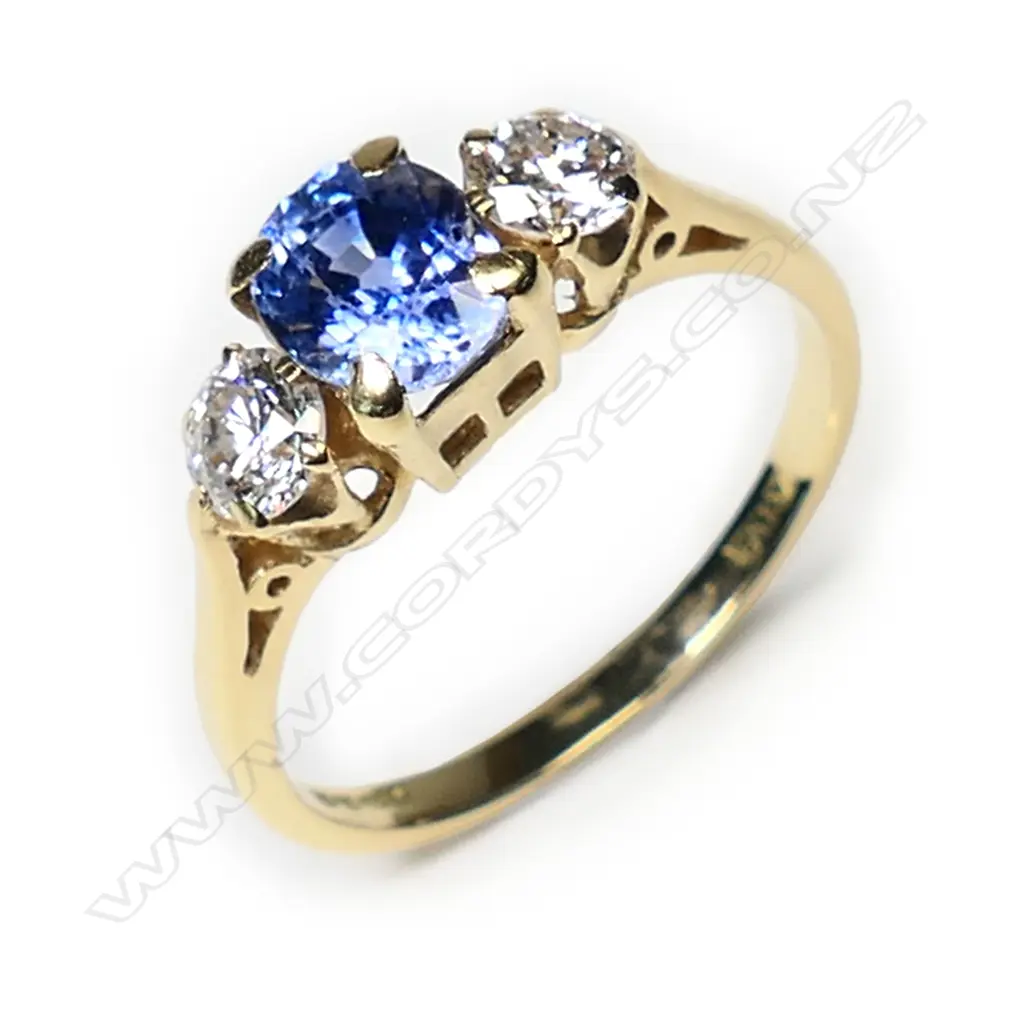 An estate 18ct gold sapphire and diamond ring, Image 1++