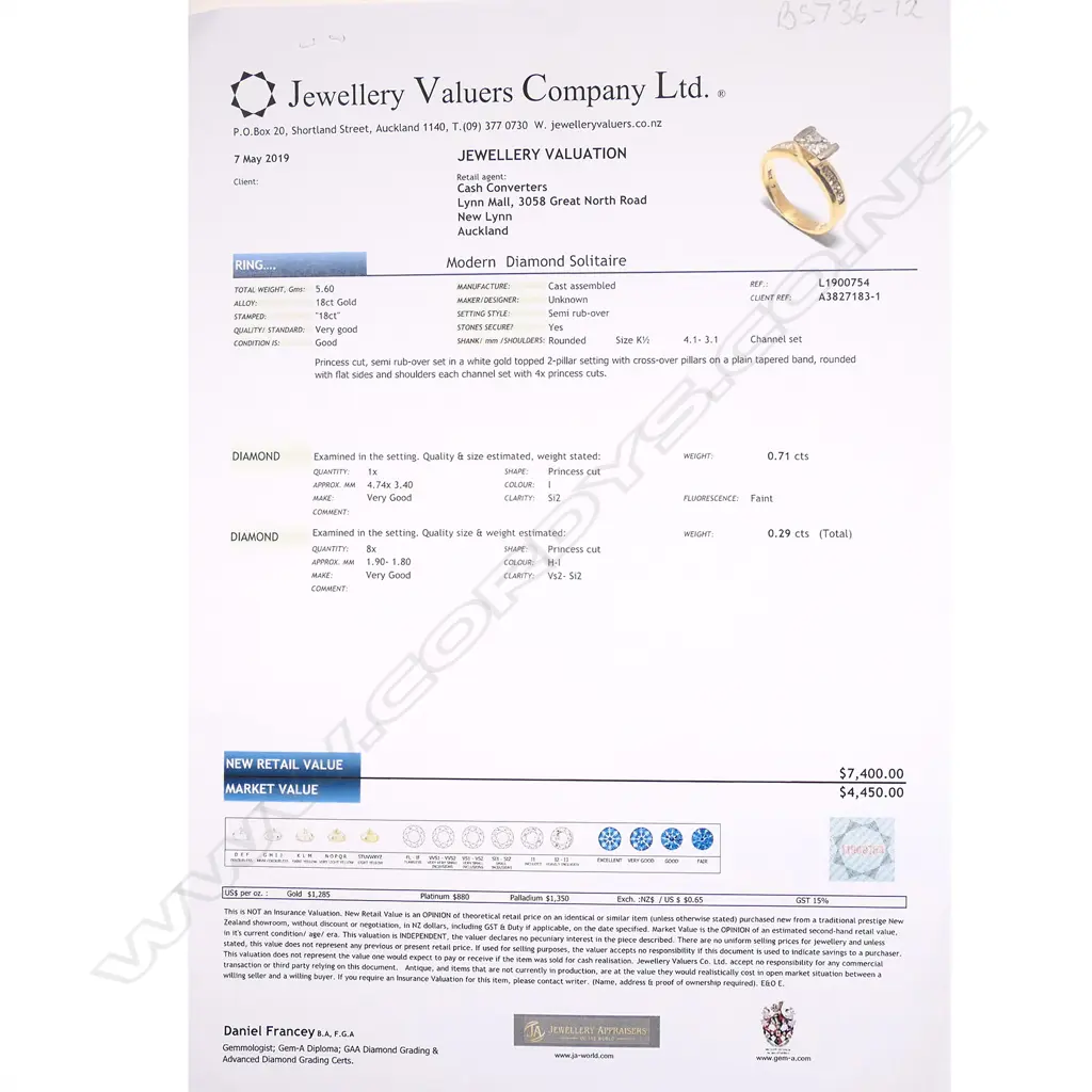 An 18ct gold and diamond solitaire ring, Image 1++