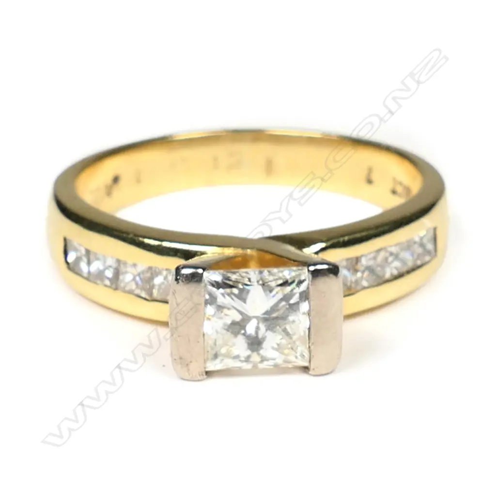 An 18ct gold and diamond solitaire ring, Image 1++