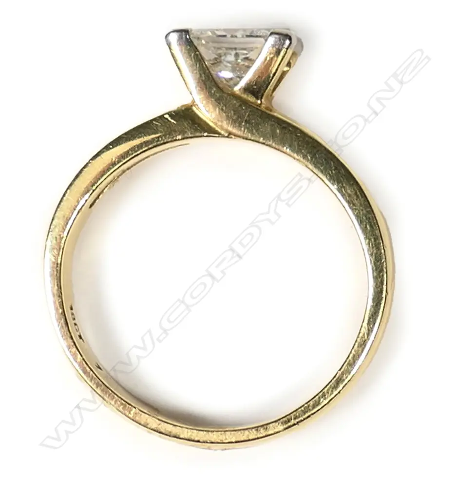 An 18ct gold and diamond solitaire ring, Image 1++