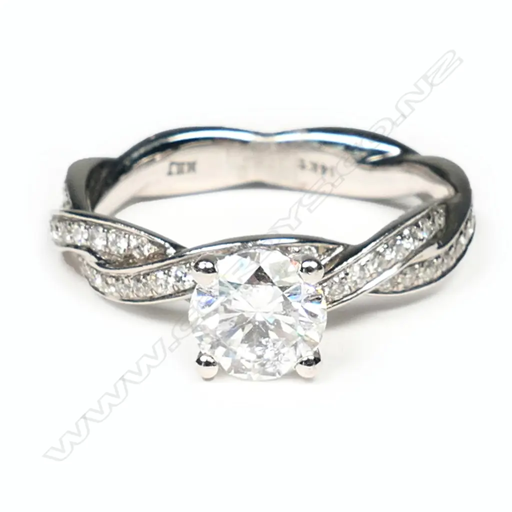 A 14ct white gold solitaire diamond ring, Image 1++