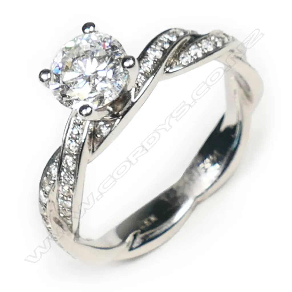 A 14ct white gold solitaire diamond ring, Image 1++