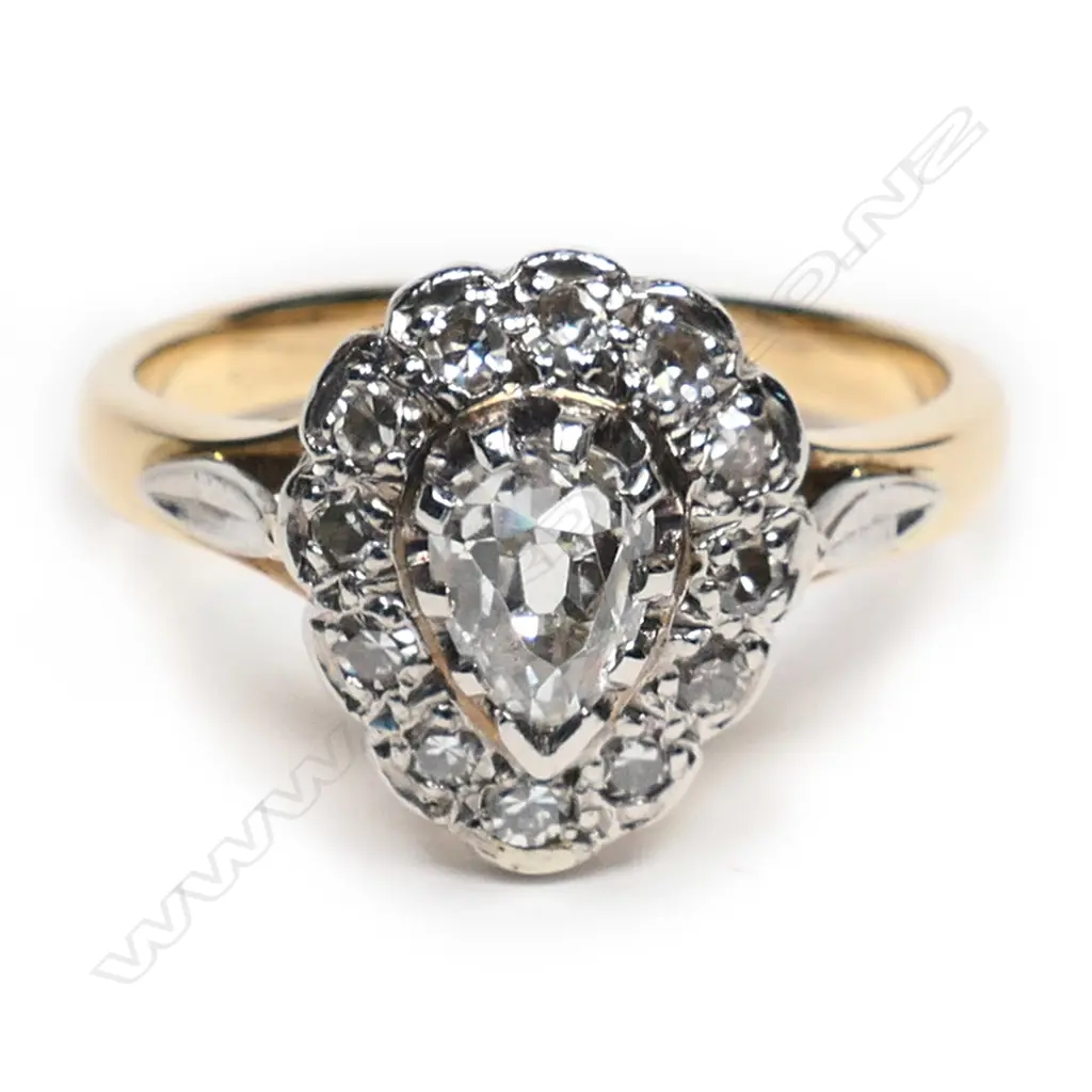 An estate 18ct gold and diamond ring, Image 1++