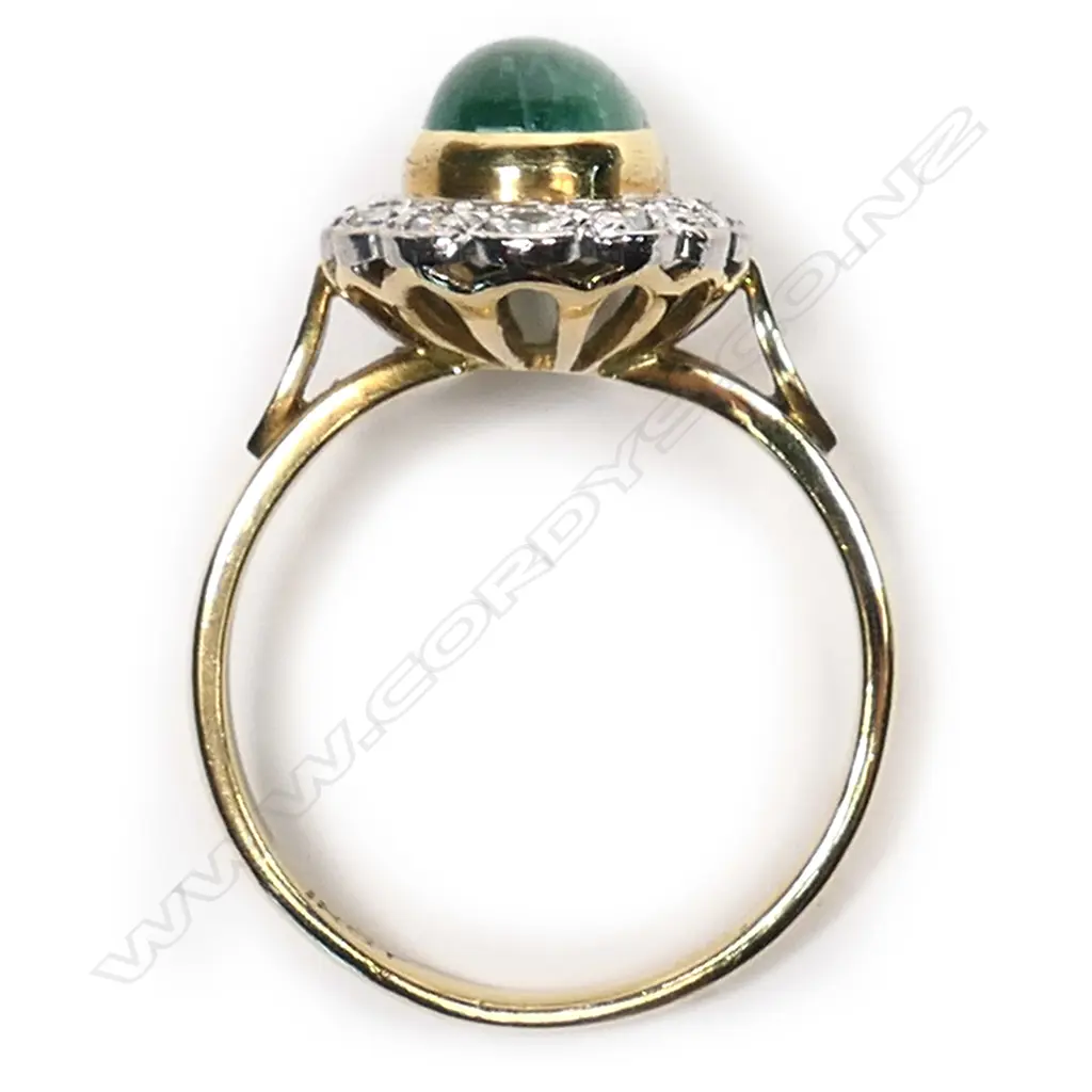 An estate 18ct gold, emerald and diamond ring, Image 1++