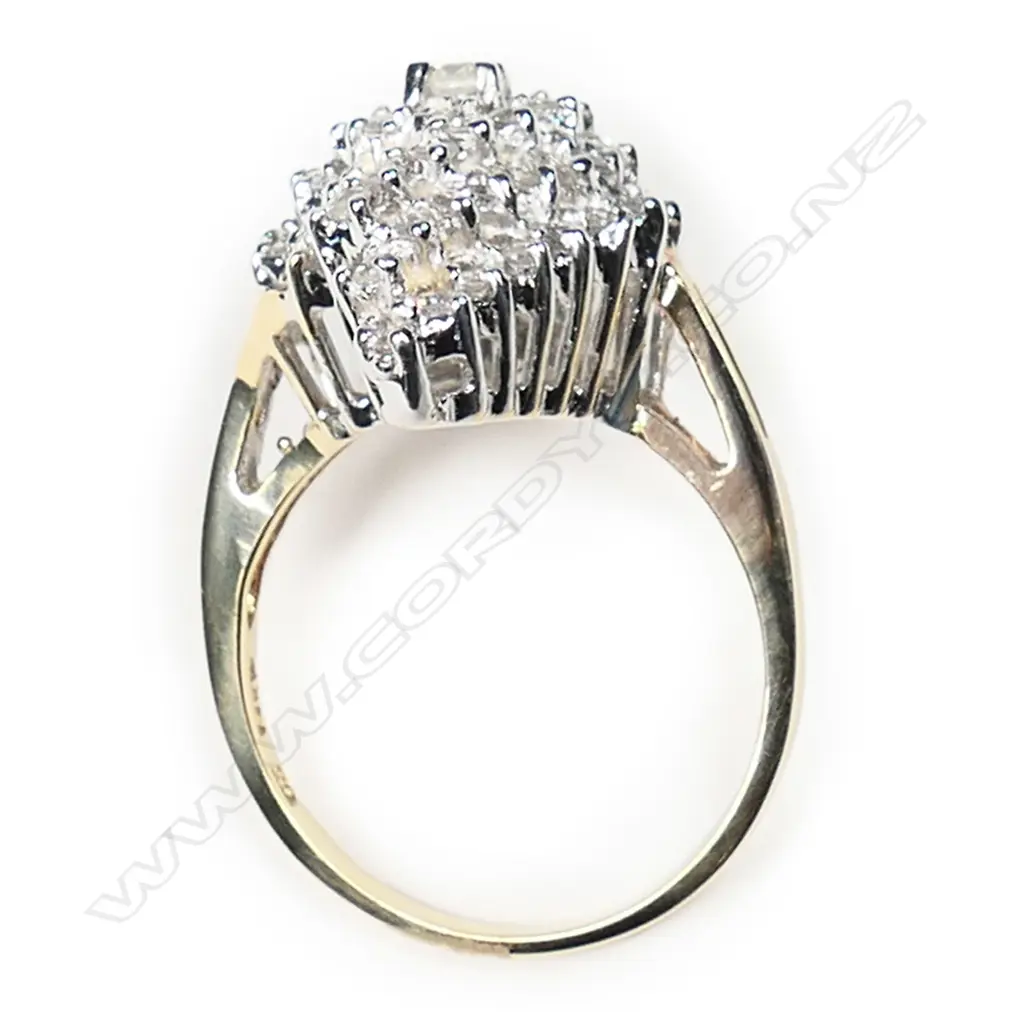 A 14ct gold and diamond cluster ring, Image 1++