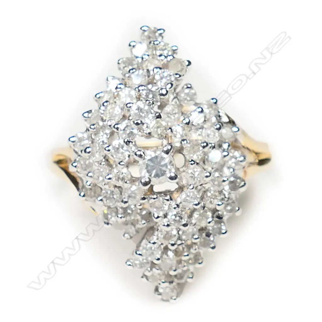 A 14ct gold and diamond cluster ring, Image 1++