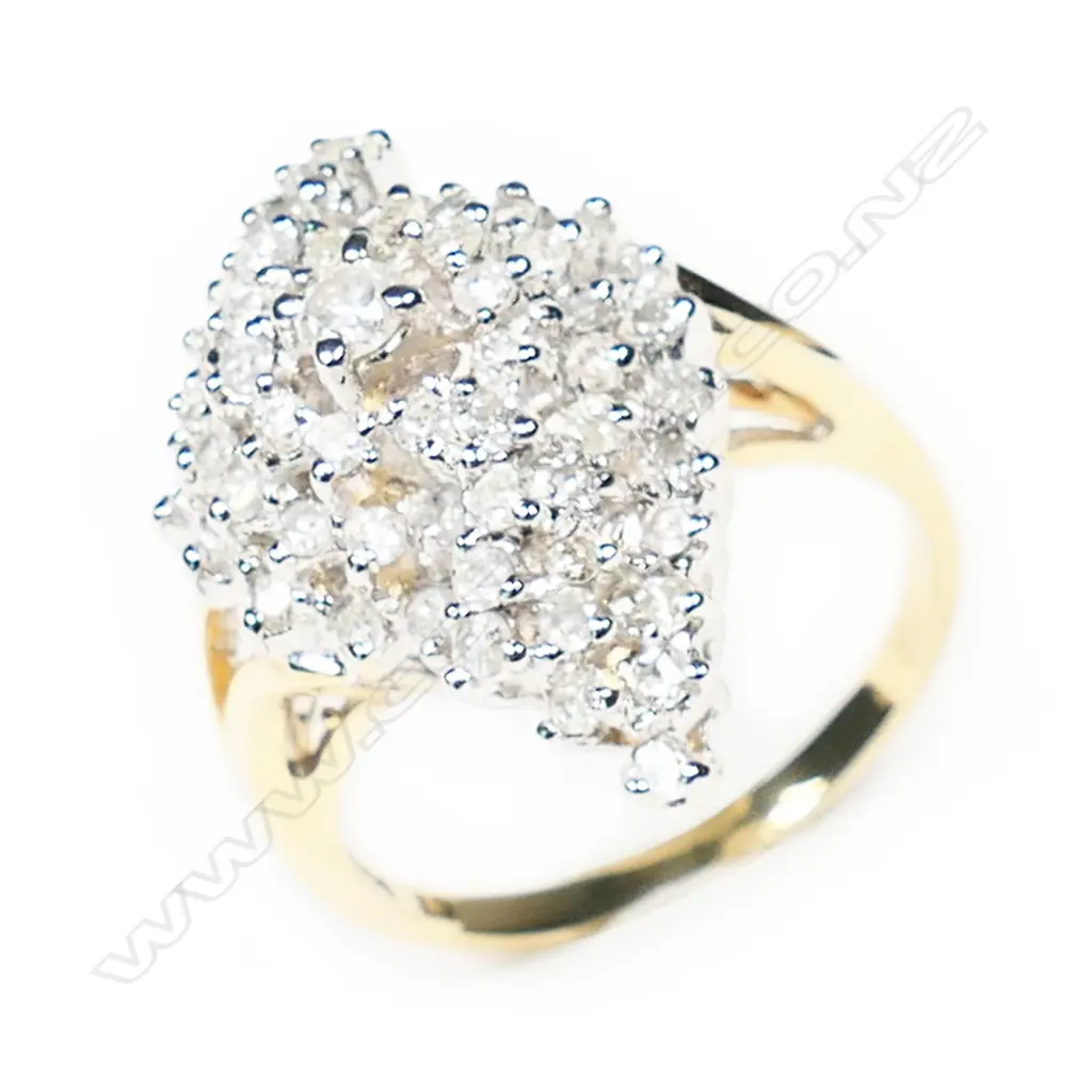 A 14ct gold and diamond cluster ring, Image 1++