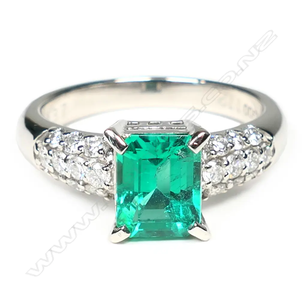 A platinum, emerald and diamond ring, Image 1++