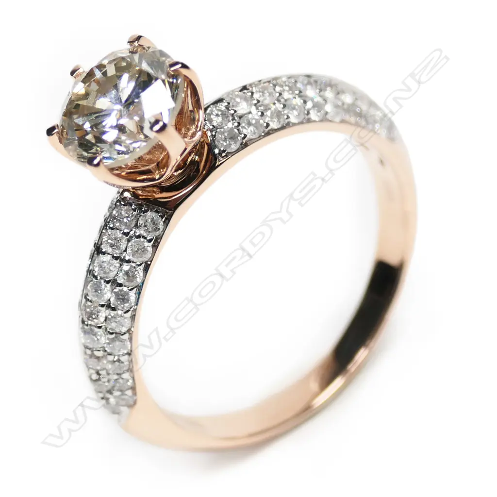 A 14ct rose gold and diamond ring, Image 1++