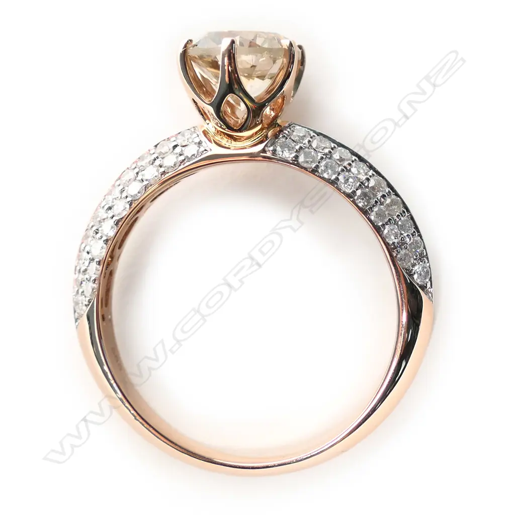 A 14ct rose gold and diamond ring, Image 1++