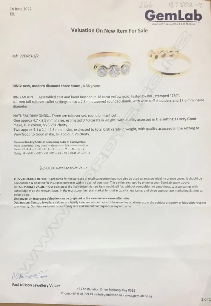 An 18ct yellow gold and three stone diamond ring, Image 1++