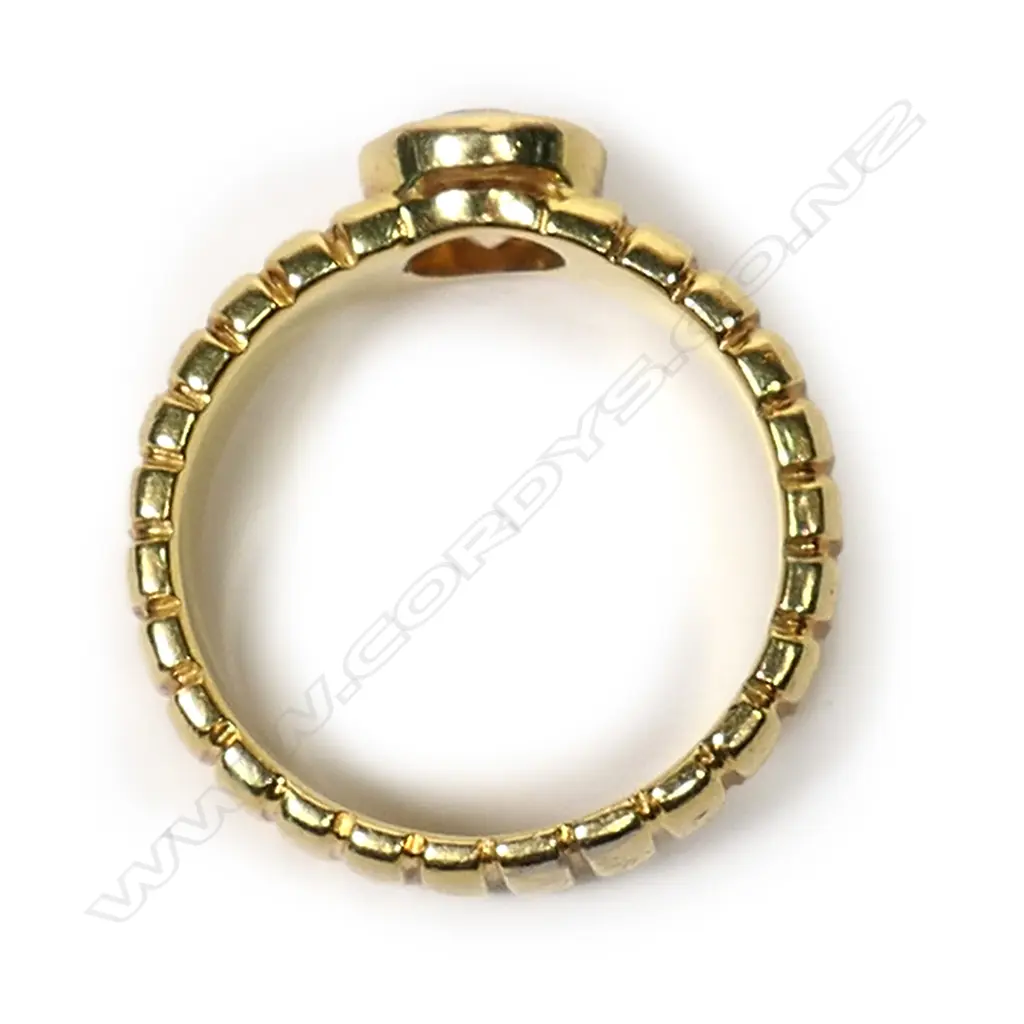 A heavy 18ct yellow gold and citrine ring, Image 1++