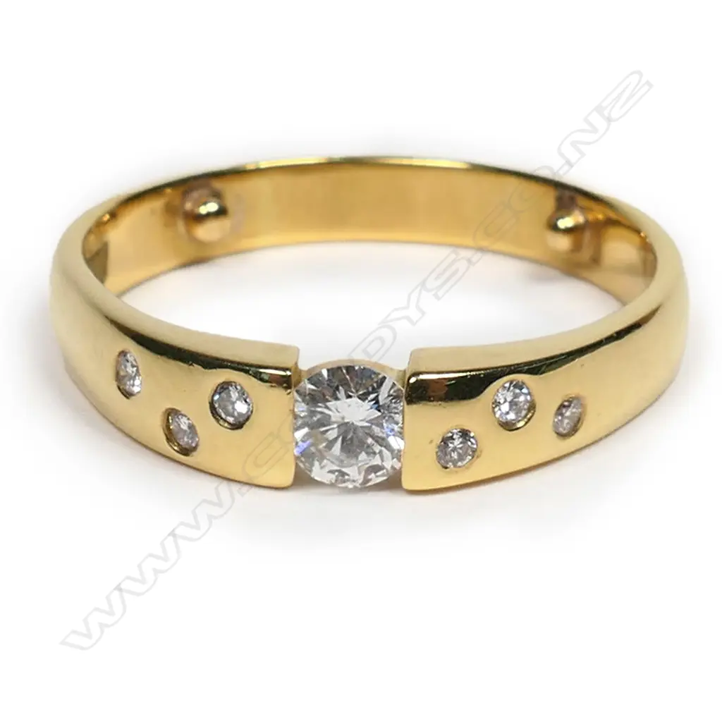 #An 18ct yellow gold and diamond ring Image 1++