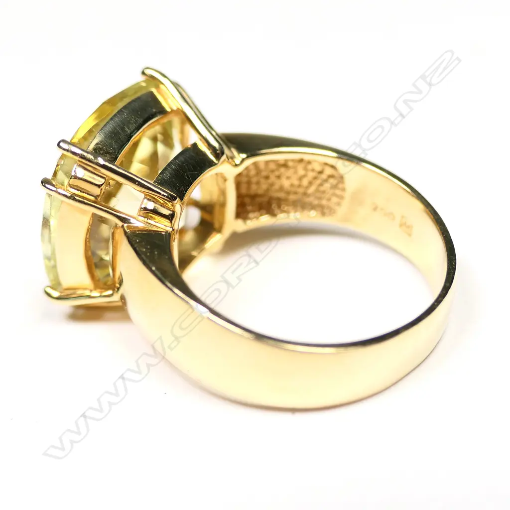 An 18ct gold and lemon quartz ring, Image 1++