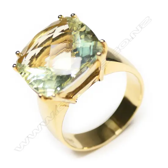 An 18ct gold and lemon quartz ring,