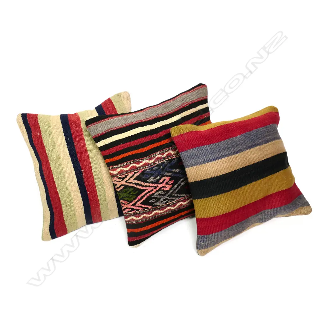 Three scatter cushions with old Turkish kilim faces, Image 1++