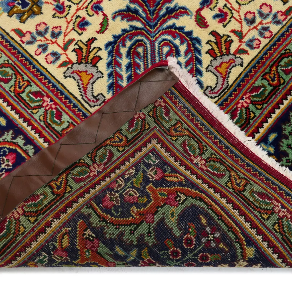 An Iranian hand knotted Tabriz carpet, Image 1++