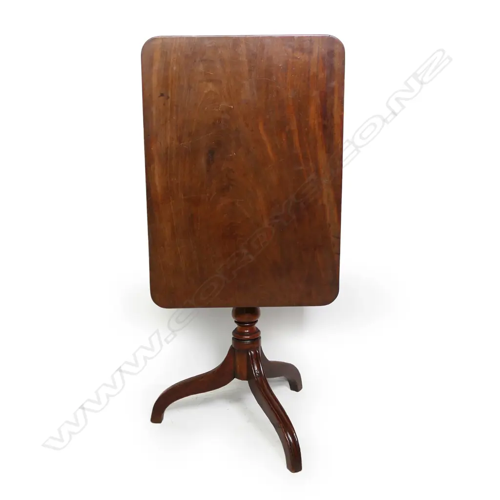 A Regency tilt-top wine table, Image 1++