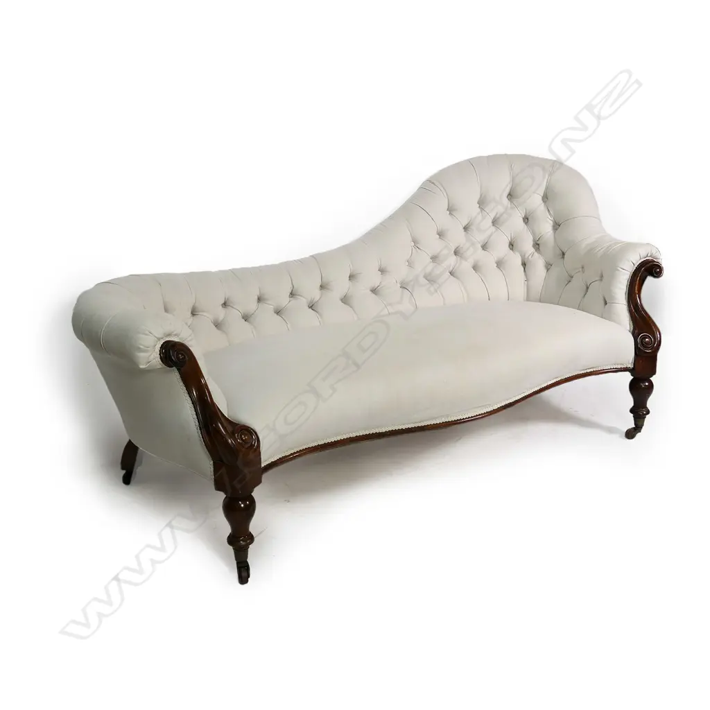 A Victorian rosewood chaise longue, Image 1++
