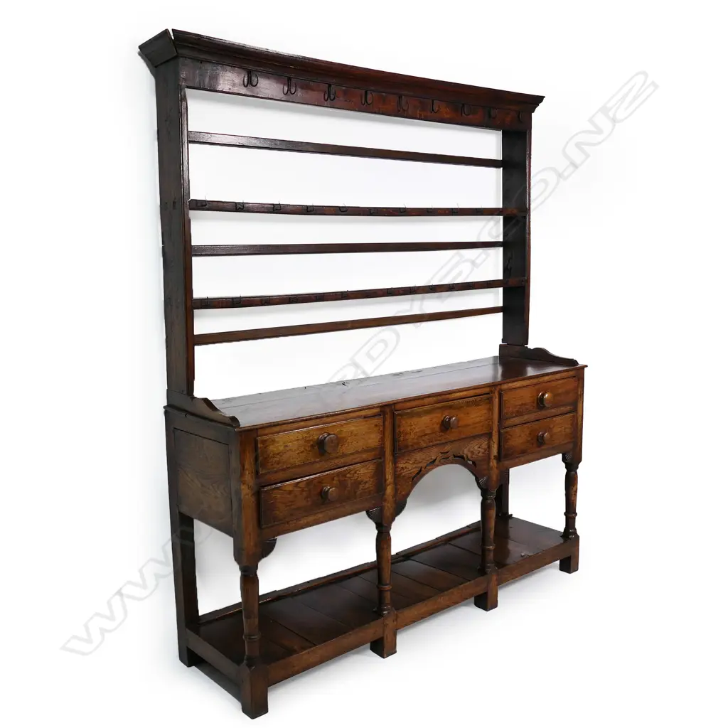 A Georgian oak dresser, Image 1++