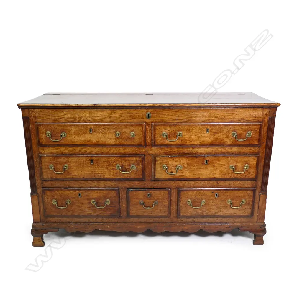 A Georgian oak mule chest, Image 1++