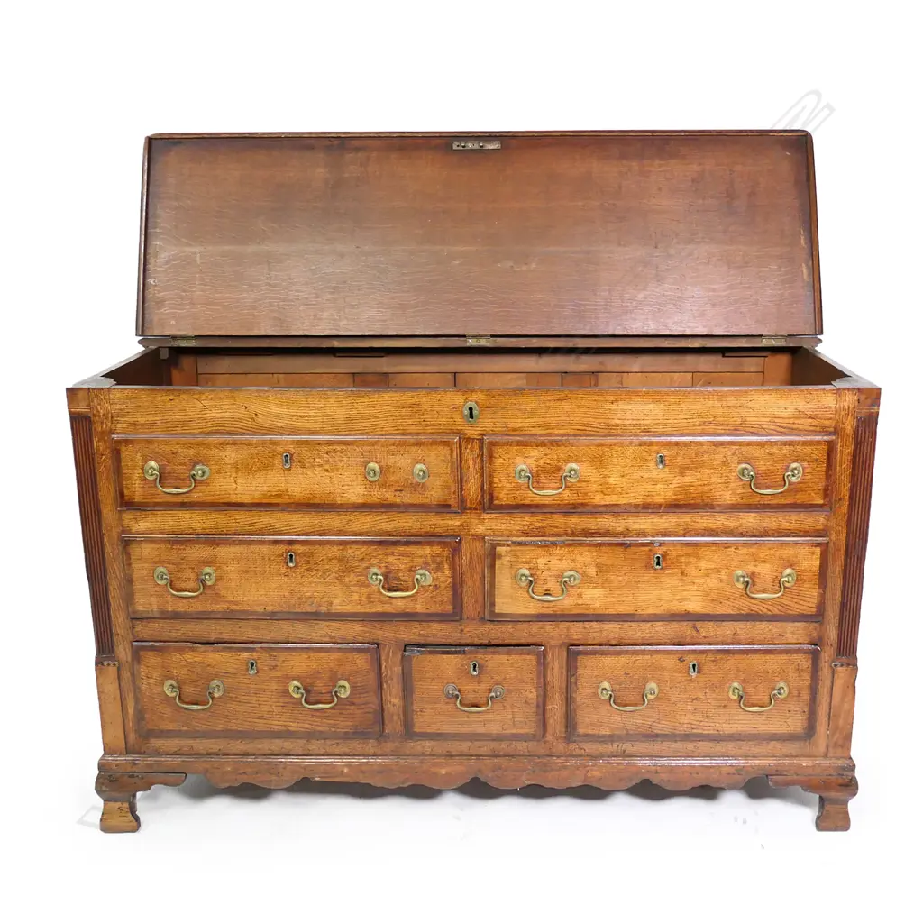 A Georgian oak mule chest, Image 1++