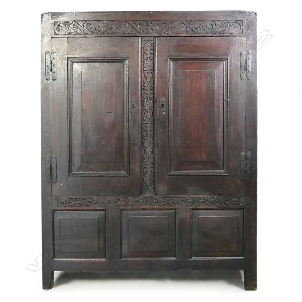 A 19thC French oak country armoire, Image 1++