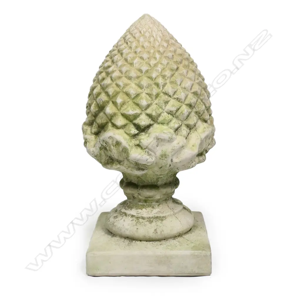 A large fine concrete garden pineapple finial, Image 1++