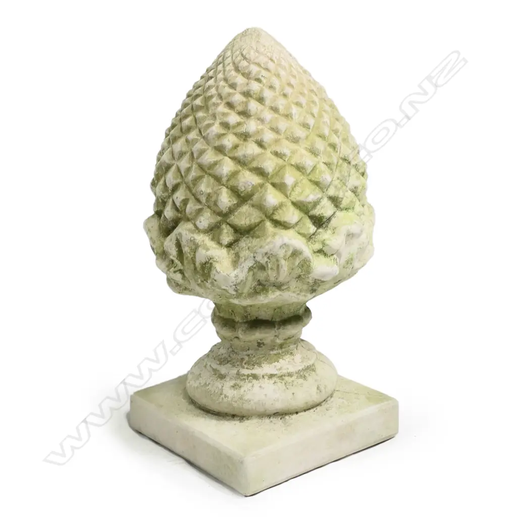 A large fine concrete garden pineapple finial, Image 1++