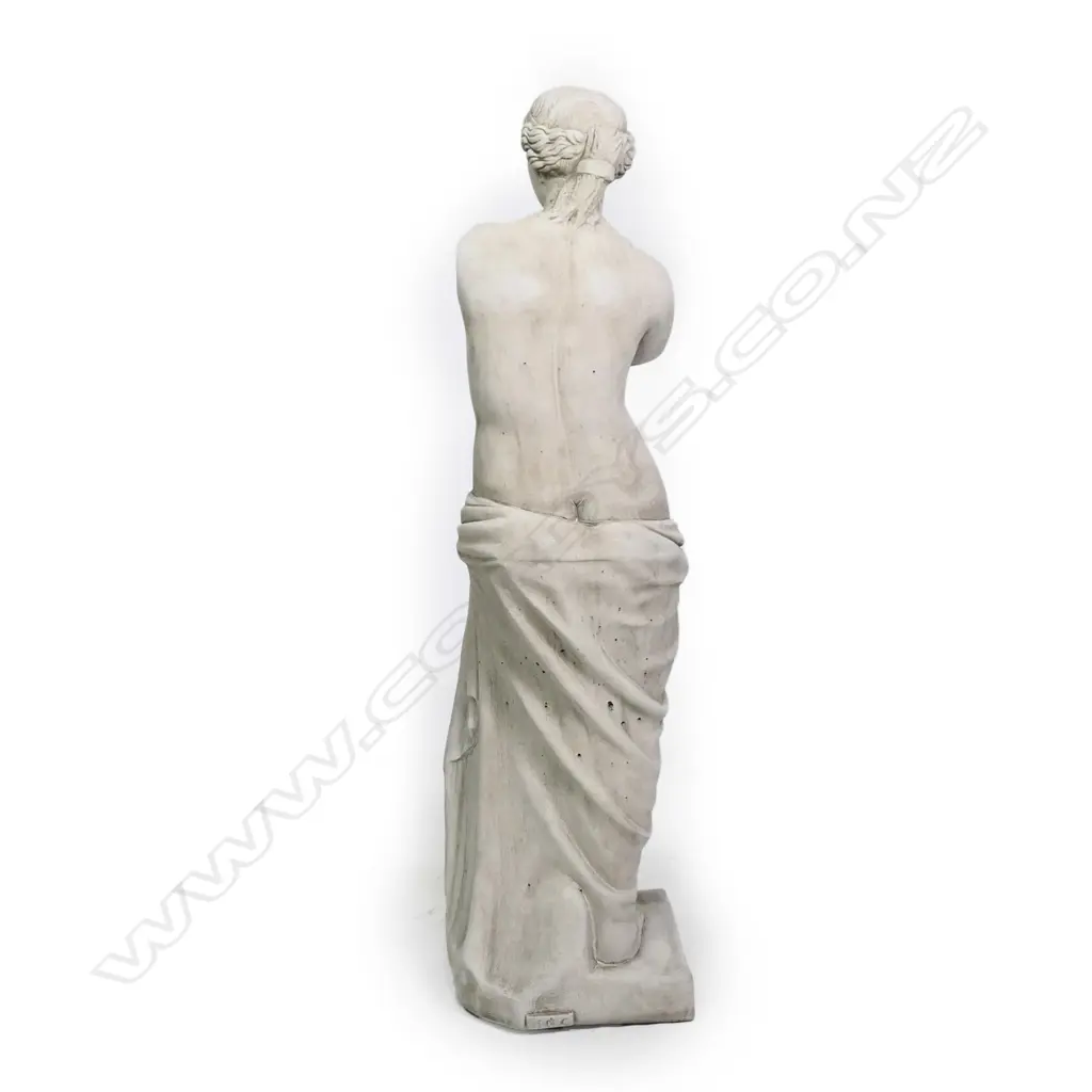A tall fine concrete Venus de Milo garden sculpture, Image 1++