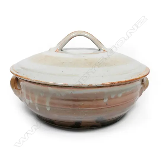 Peter Stichbury stoneware lidded casserole,