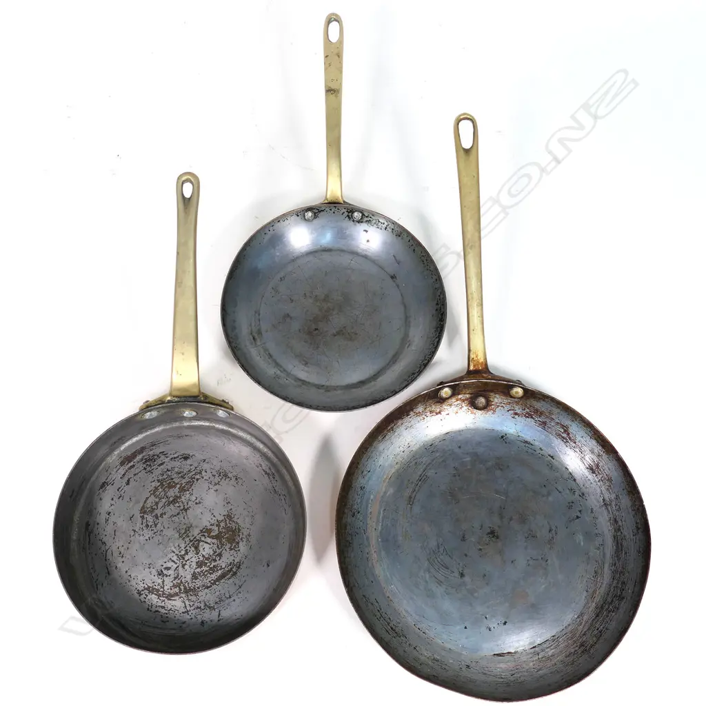 Three French St. Clair copper sauté pans, Image 1++